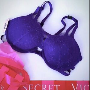 NWOT 32D Victoria Secret SEXY push up.